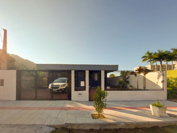 casa à venda no Estaleirinho