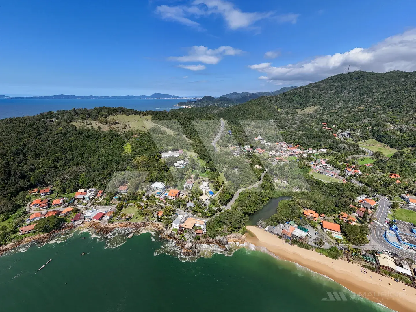 Terreno na Praia de Taquaras com vista para o mar