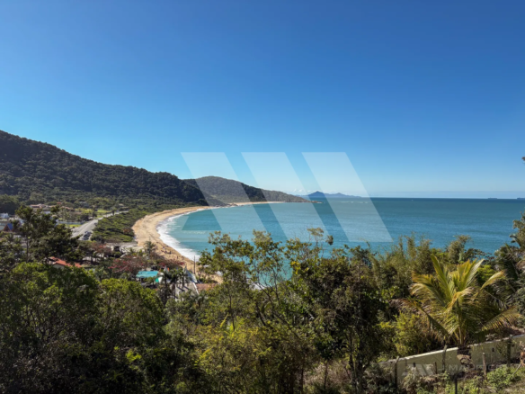 Terreno na Praia de Taquaras com vista para o mar
