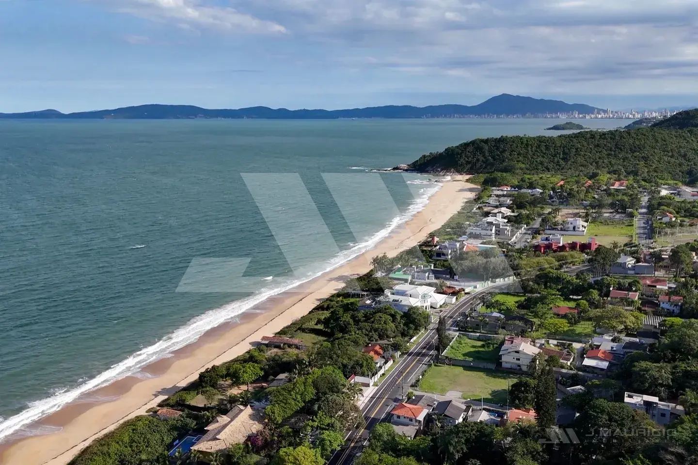 Terreno frente-mar no Estaleirinho