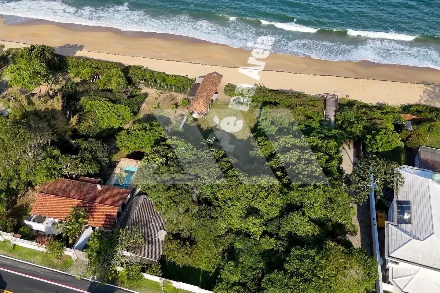 Terreno frente-mar no Estaleirinho