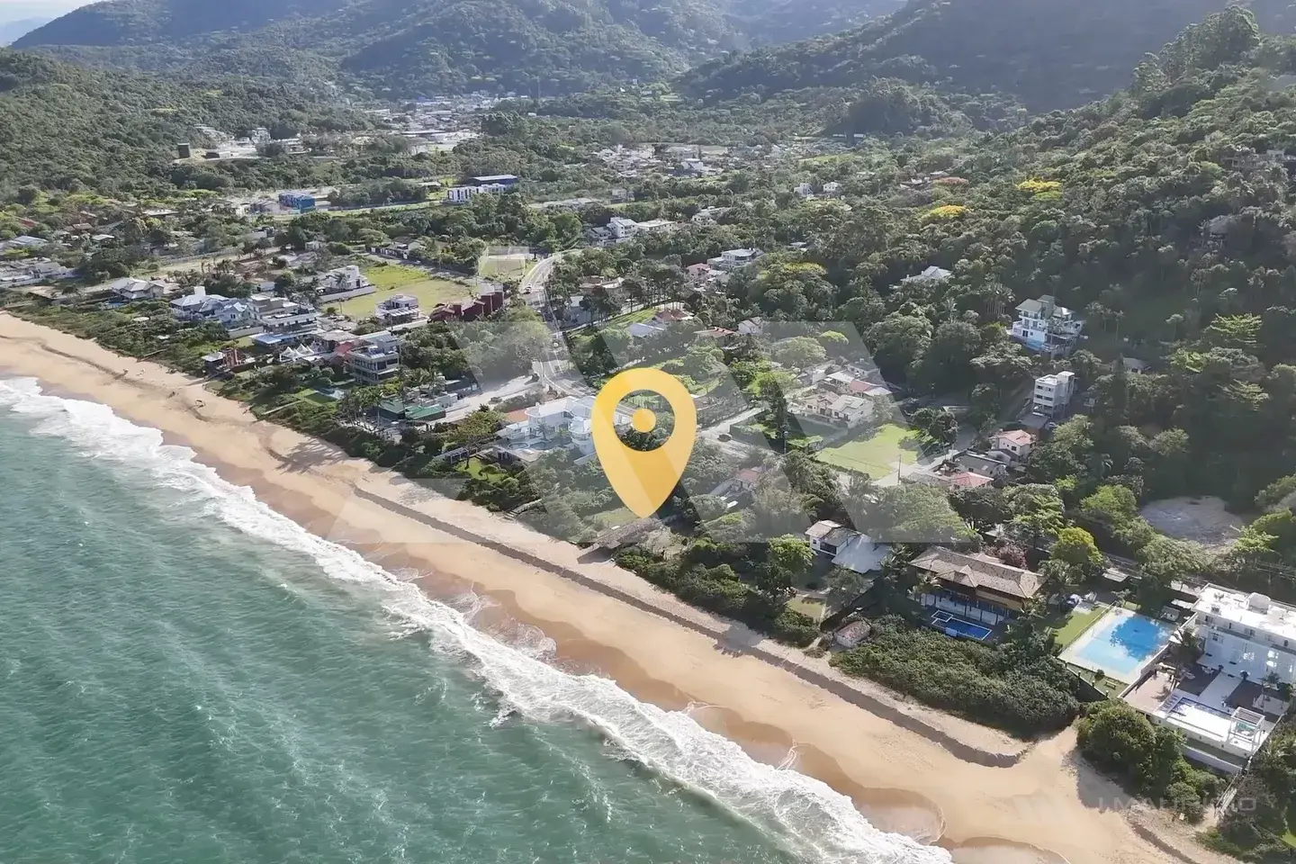 Terreno frente-mar no Estaleirinho