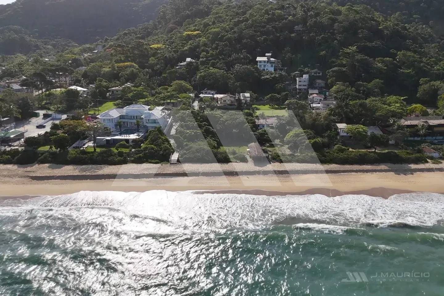 Terreno frente-mar no Estaleirinho