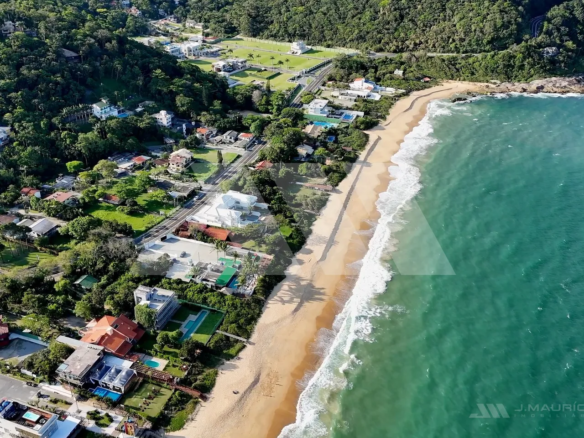Terreno frente-mar no Estaleirinho