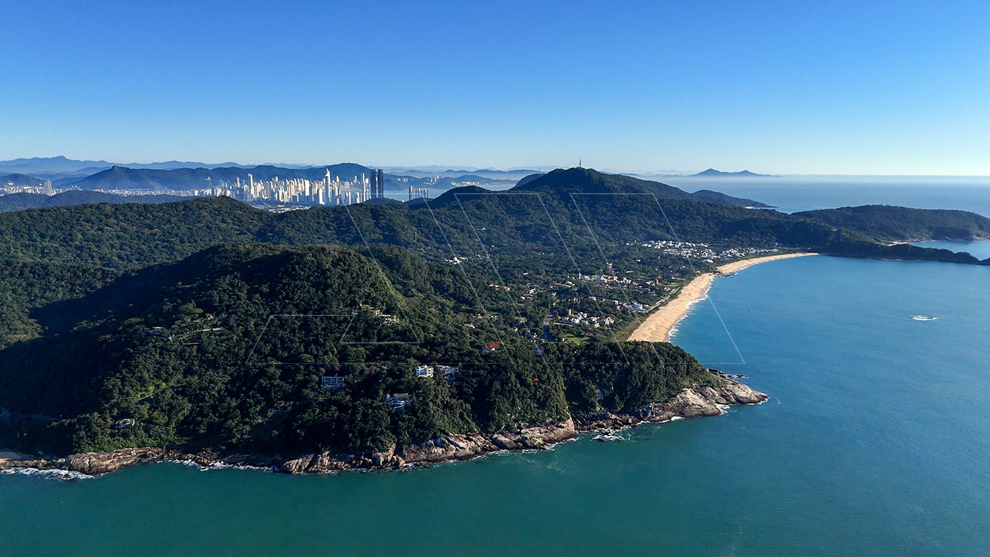 Vista da Interpraias em Balneário Camboriú, região com metro quadrado valorizado e foco em natureza, exclusividade e qualidade de vida