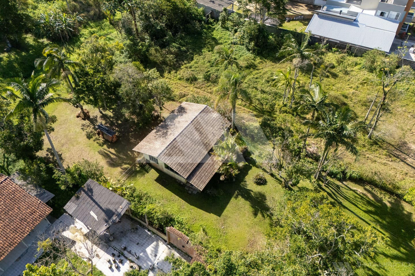 Terreno com perfil de sítio na Praia do Estaleiro