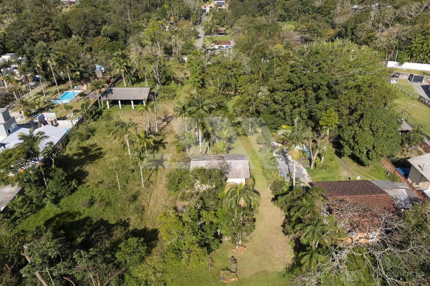 Terreno com perfil de sítio na Praia do Estaleiro