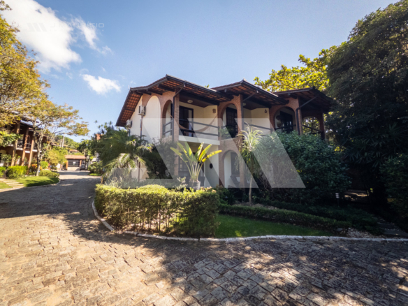 Casa mobiliada em condomínio frente-mar na Praia do Estaleiro