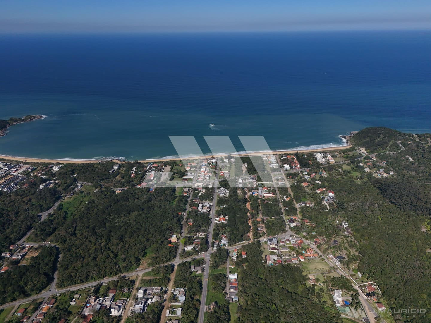 Terreno à venda a 90 metros do mar na Praia do Estaleiro