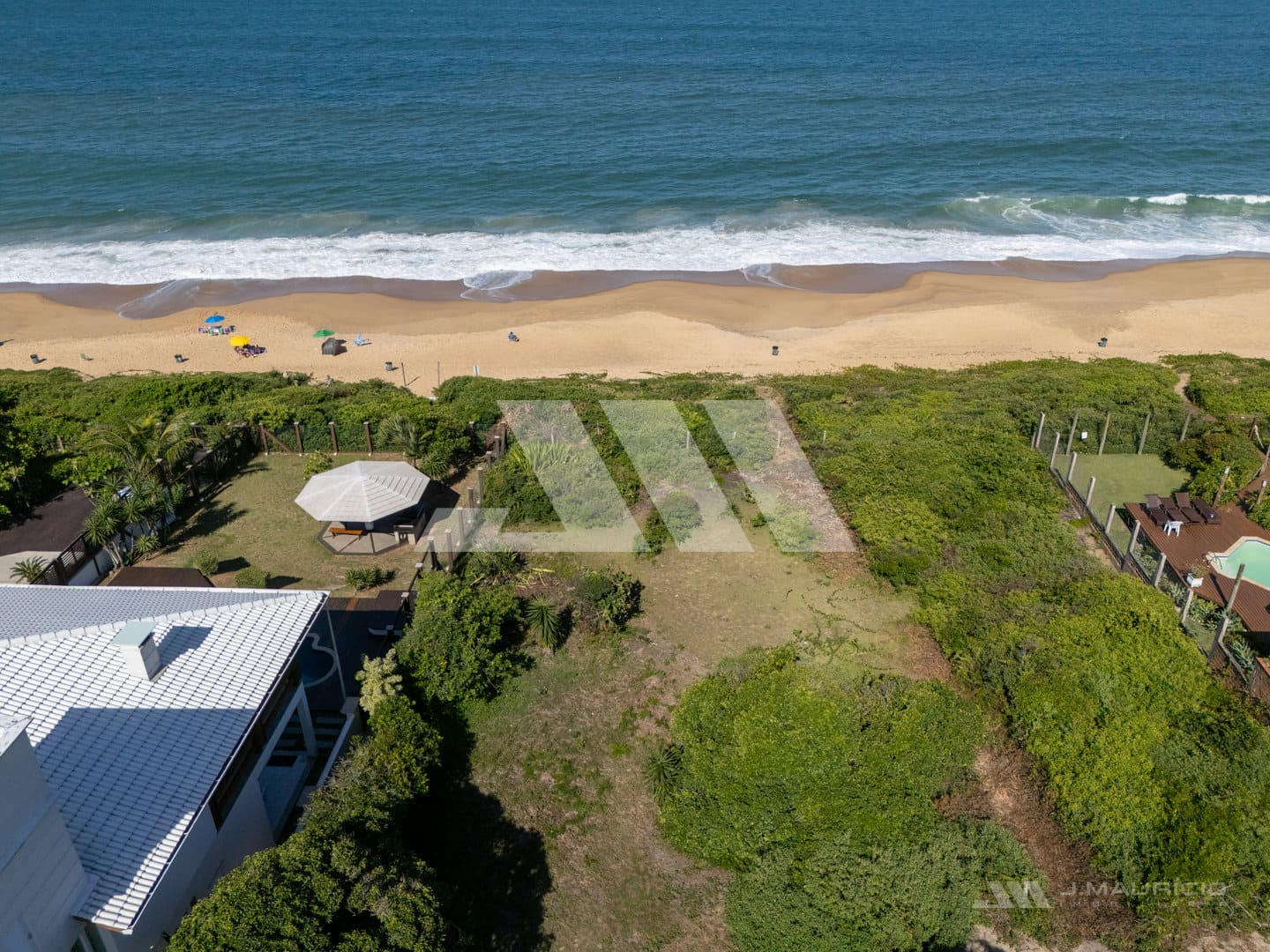 Terreno frente-mar no Estaleirinho