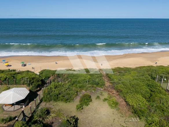 Terreno frente-mar no Estaleirinho