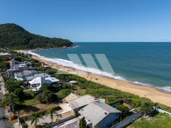 Terreno frente-mar no Estaleirinho