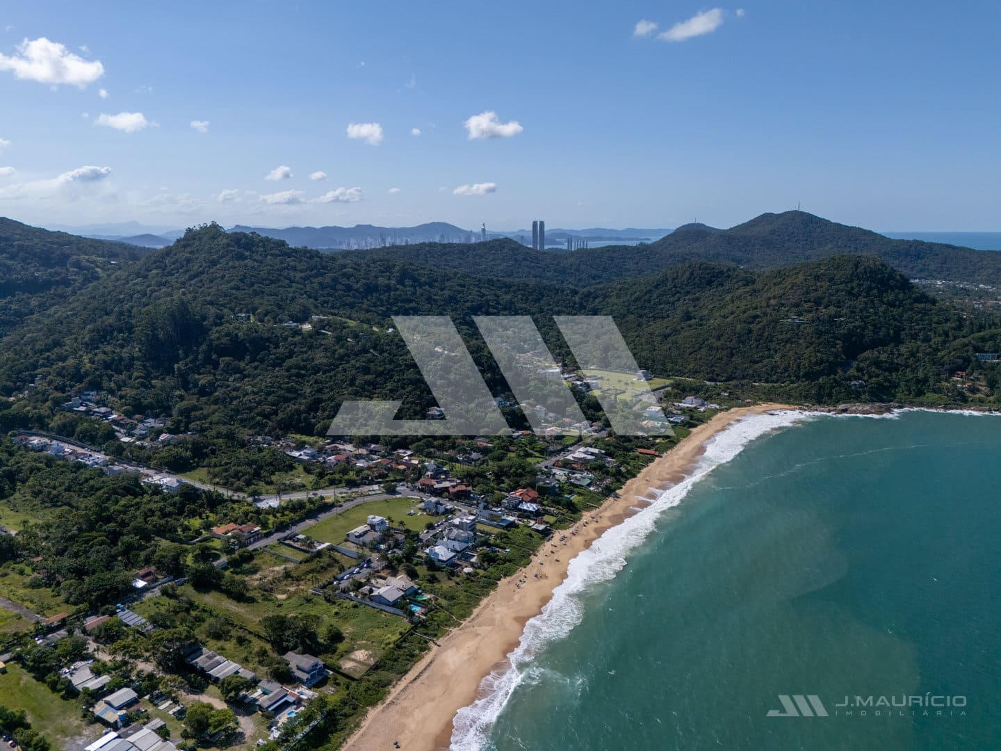 Terreno frente-mar no Estaleirinho
