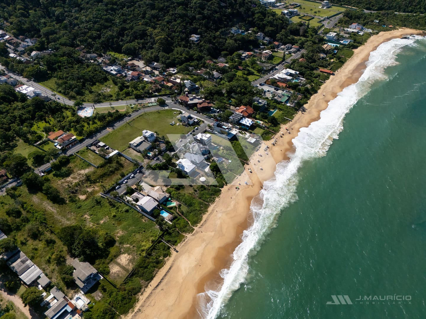 Terreno frente-mar no Estaleirinho