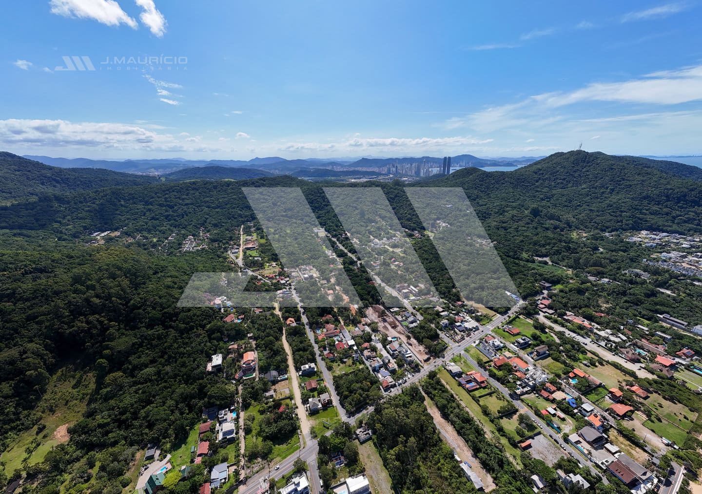 Terreno Na Praia Do Estaleiro 41 Terreno amplo na Praia do Estaleiro — aproximadamente 930 m² à venda em Balneário Camboriú