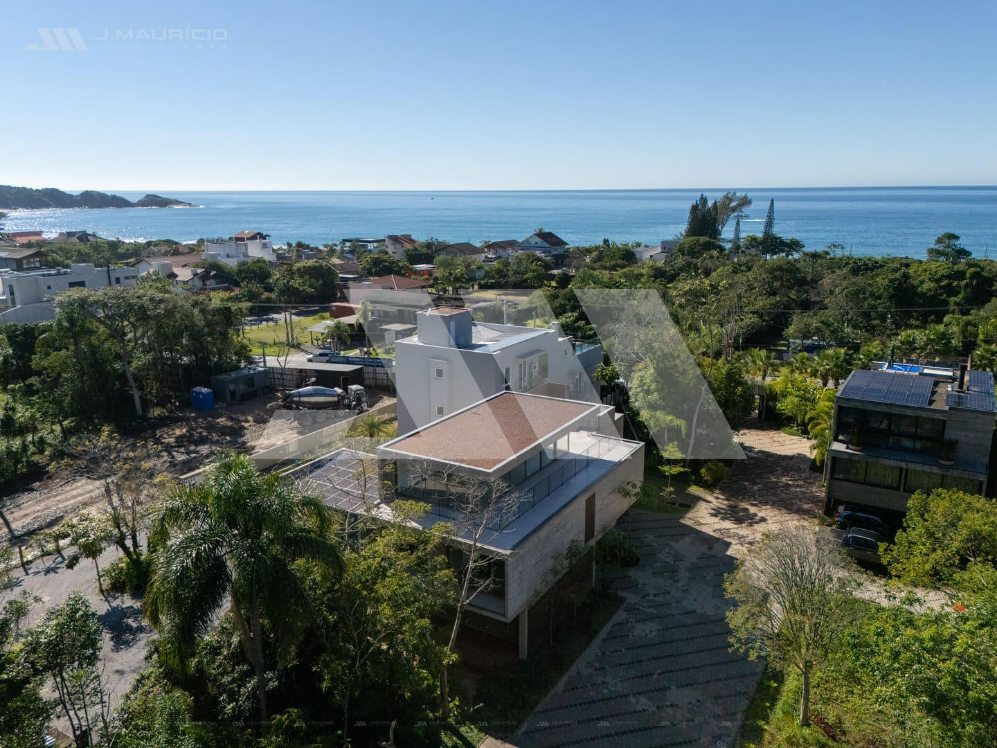 Casa no AYA Casas na Praia do Estaleiro com rooftop e piscina privativa