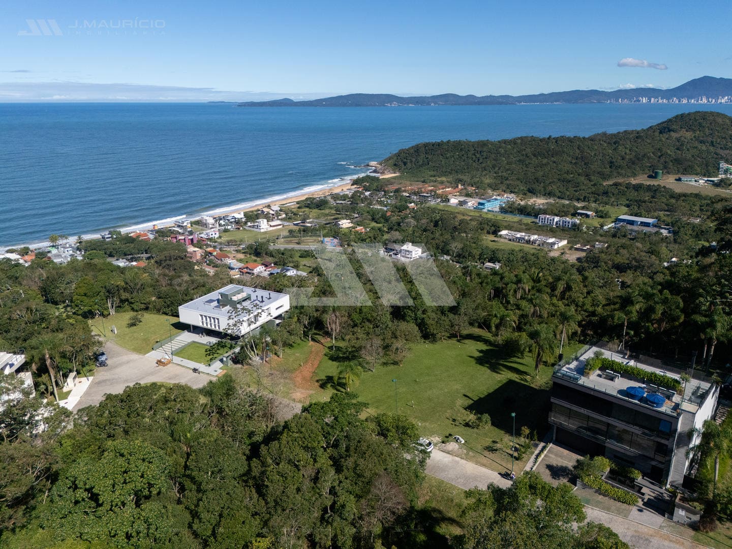 Lote em condomínio fechado no Estaleirinho com vista para o mar no Quinta do Mar
