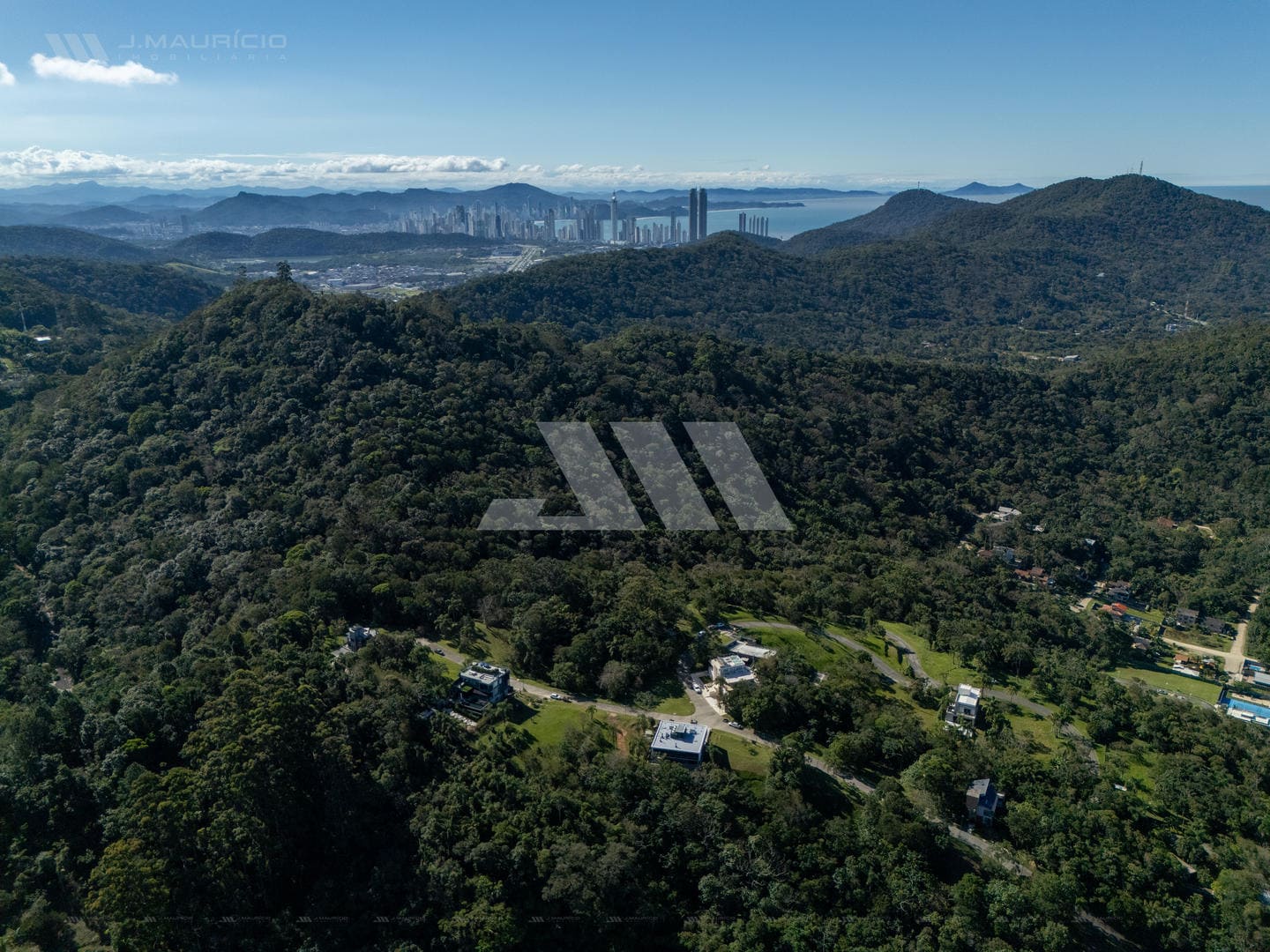 Lote em condomínio fechado no Estaleirinho com vista para o mar no Quinta do Mar